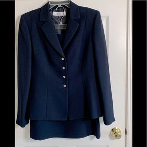 Navy Blue Tahari suit size 8